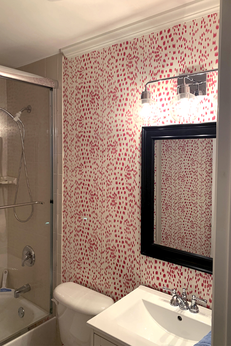 graphic-wallpaper-guest-bath