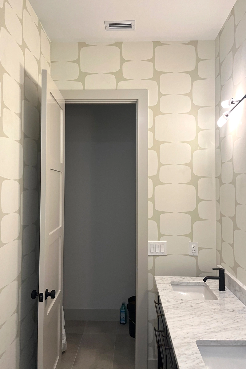 graphic-wallpaper-guest-bath
